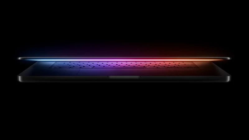 OmdiaO(png)ꌢ OLED MacBook Pro Pӛ